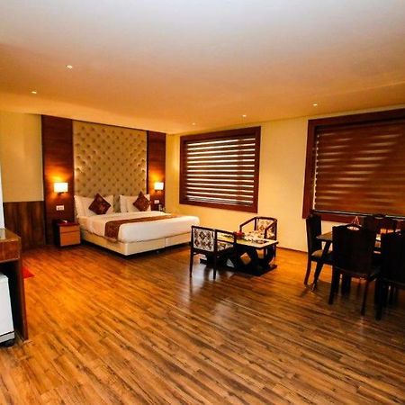 Hotel The Residency Srinagar Extérieur photo