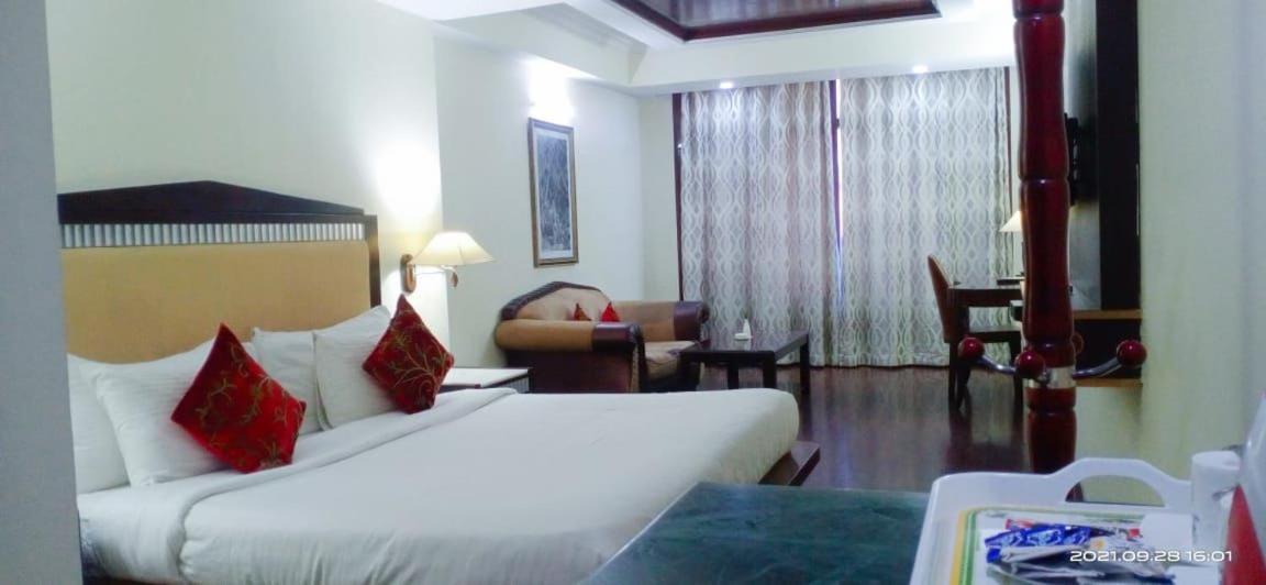 Hotel The Residency Srinagar Extérieur photo