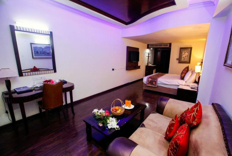 Hotel The Residency Srinagar Extérieur photo