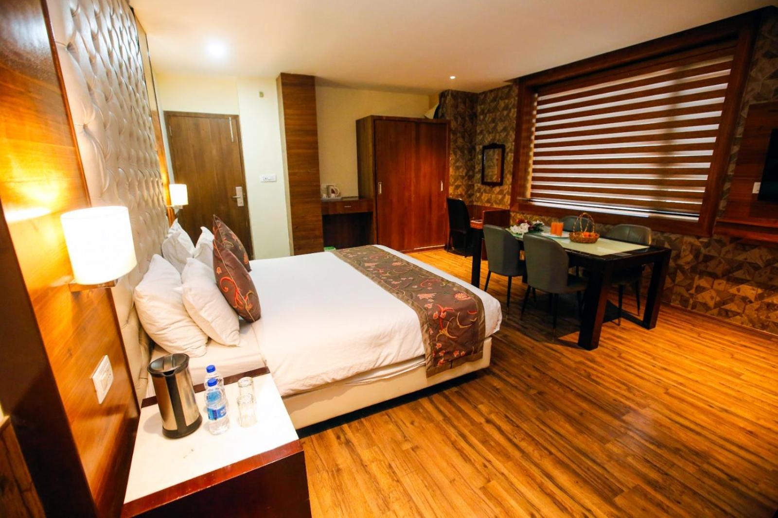 Hotel The Residency Srinagar Extérieur photo