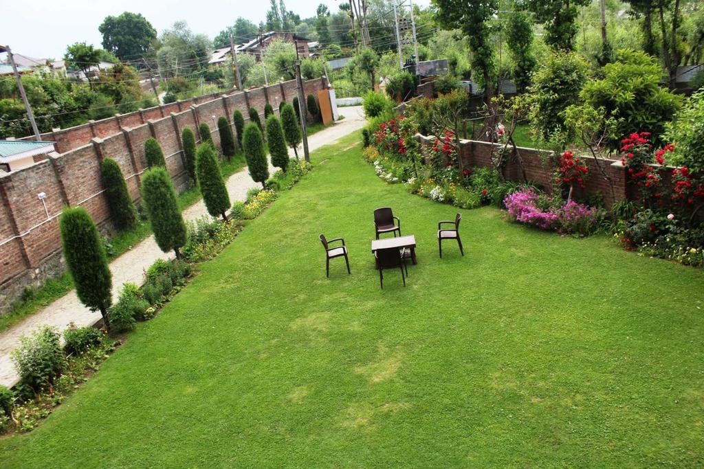 Hotel The Residency Srinagar Extérieur photo