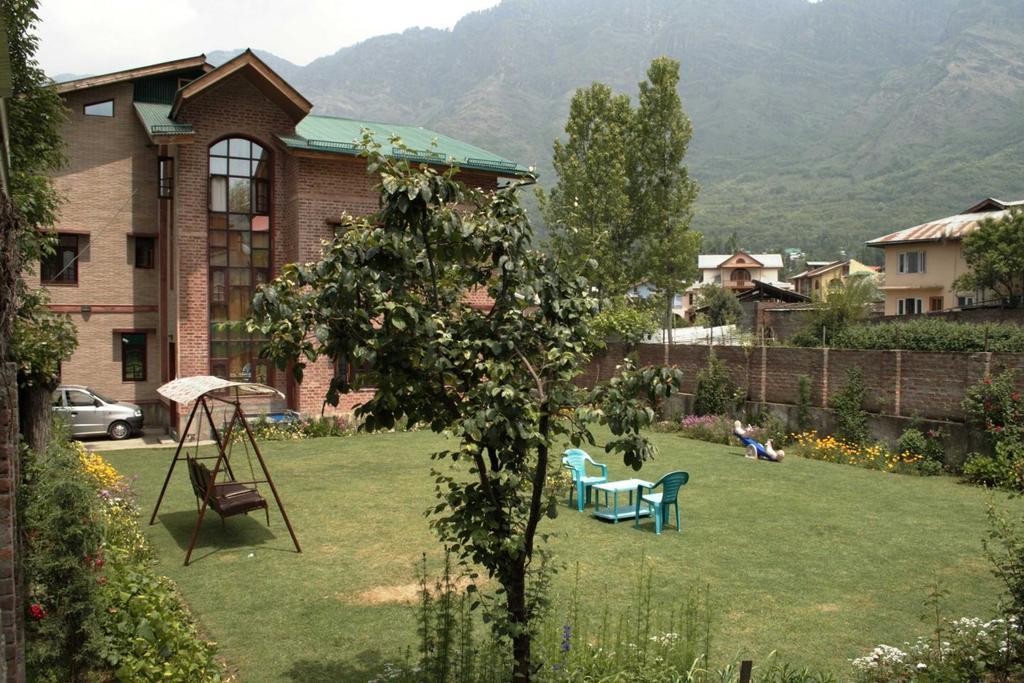 Hotel The Residency Srinagar Extérieur photo