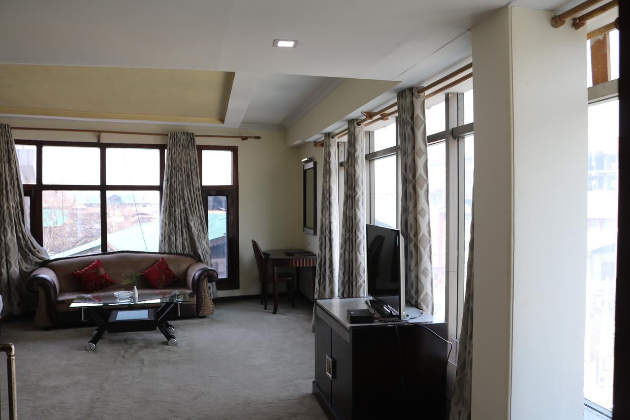 Hotel The Residency Srinagar Extérieur photo