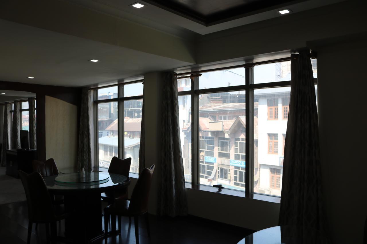 Hotel The Residency Srinagar Extérieur photo