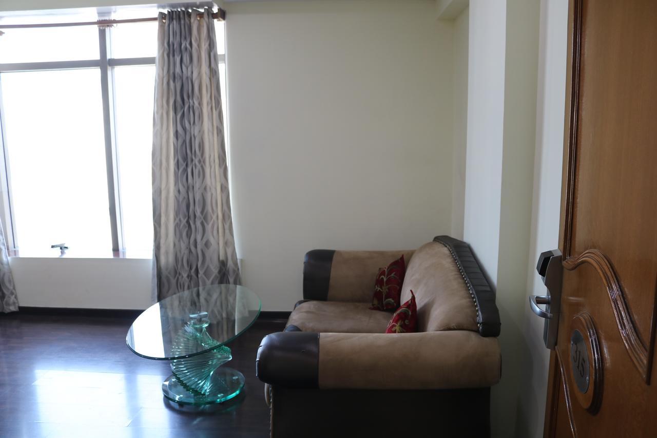 Hotel The Residency Srinagar Extérieur photo