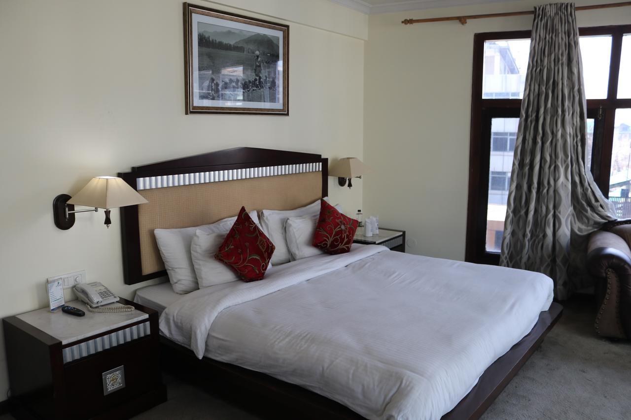 Hotel The Residency Srinagar Extérieur photo
