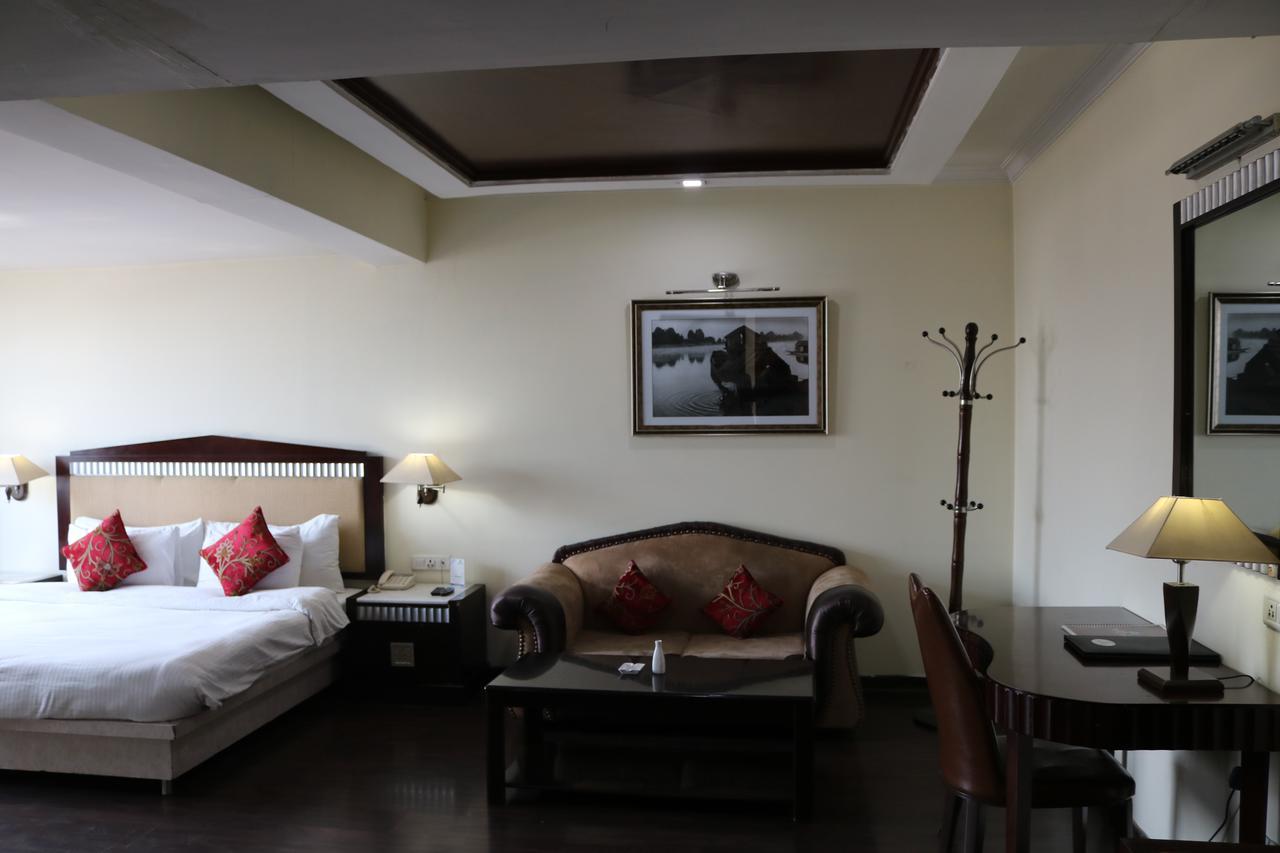 Hotel The Residency Srinagar Extérieur photo