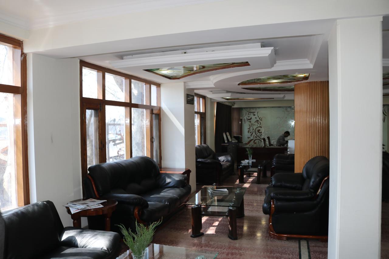 Hotel The Residency Srinagar Extérieur photo