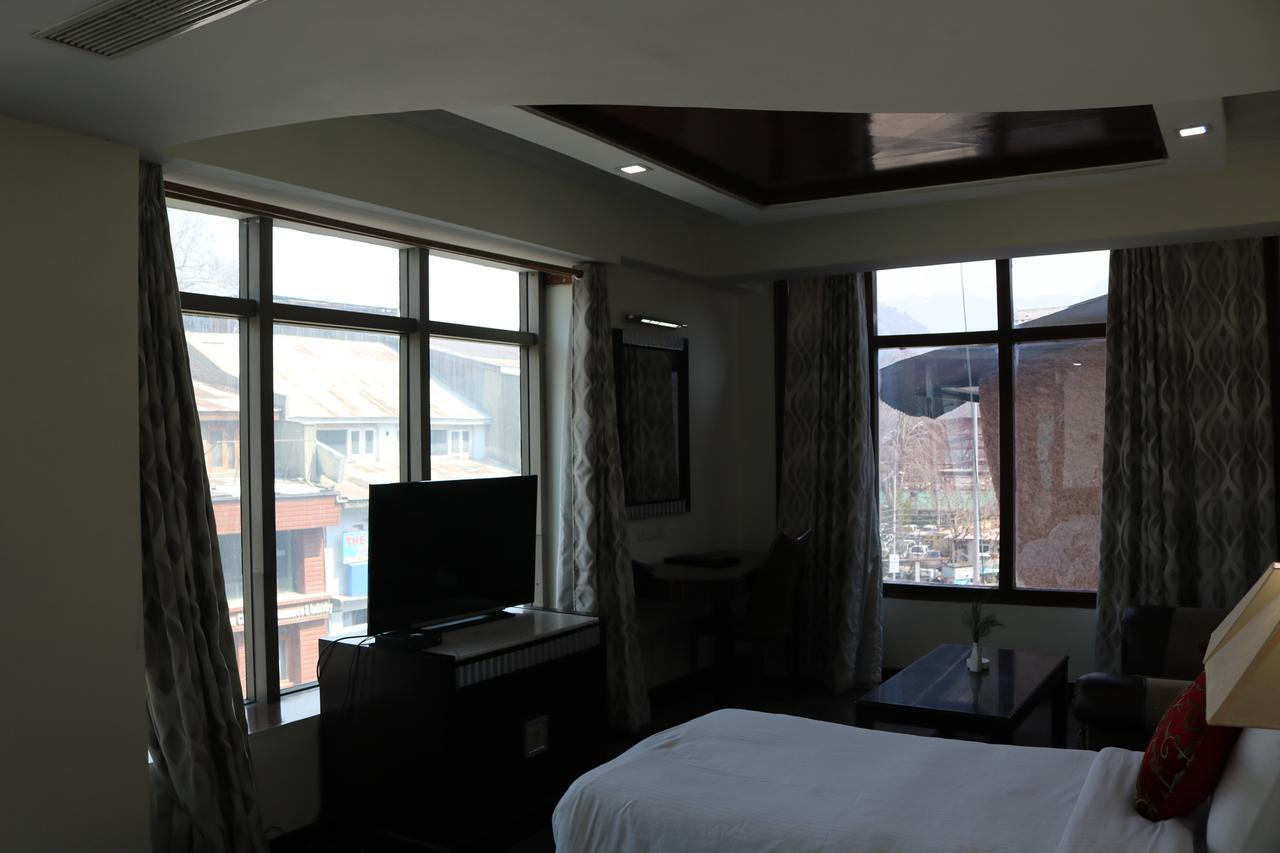 Hotel The Residency Srinagar Extérieur photo