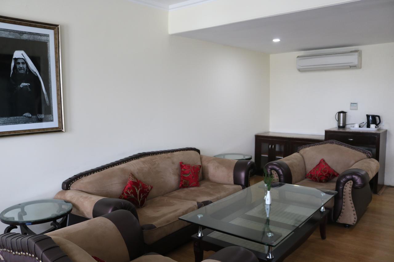 Hotel The Residency Srinagar Extérieur photo
