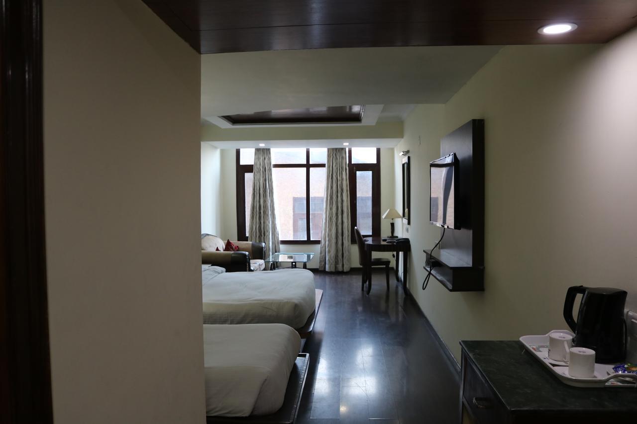 Hotel The Residency Srinagar Extérieur photo